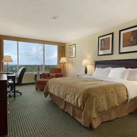 Travelodge By Wyndham Lafayette-3