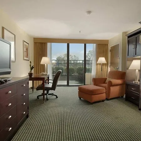 Travelodge By Wyndham Lafayette-2