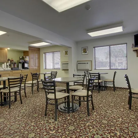 Super 8 By Wyndham Manhattan Ks-2