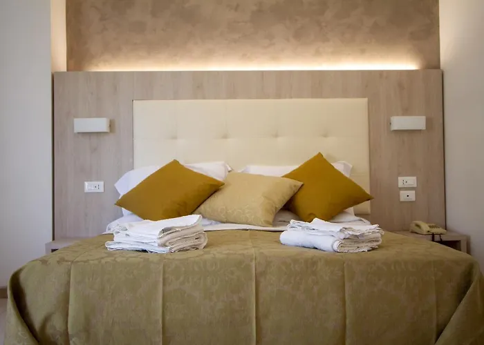 Falcon Hotel
