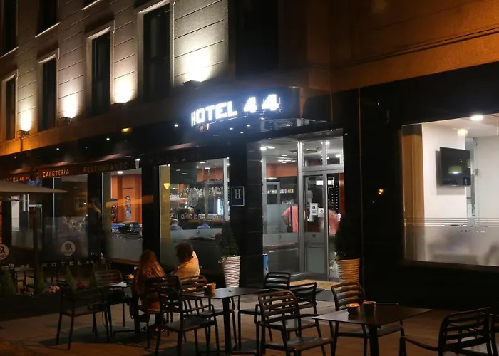 Hotel 44