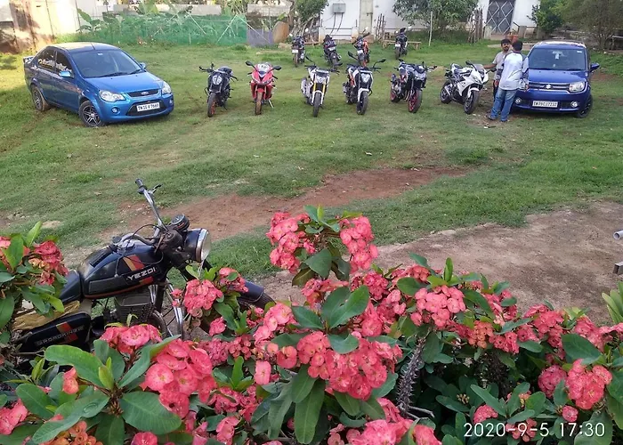 Aruvi Hotel
