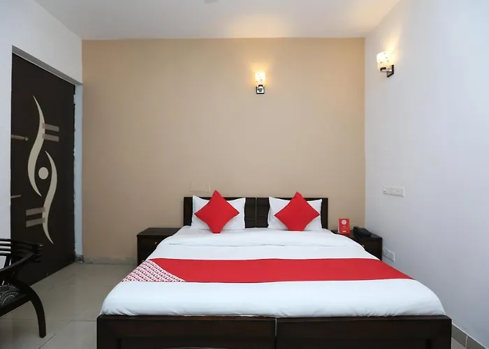 Oyo Mahak Residency