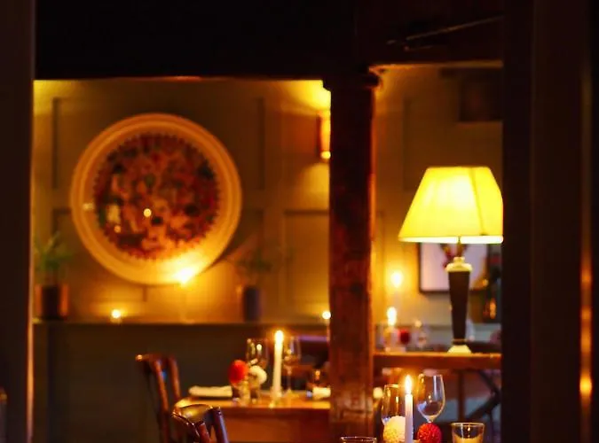 The Greyhound On The Test Hotel