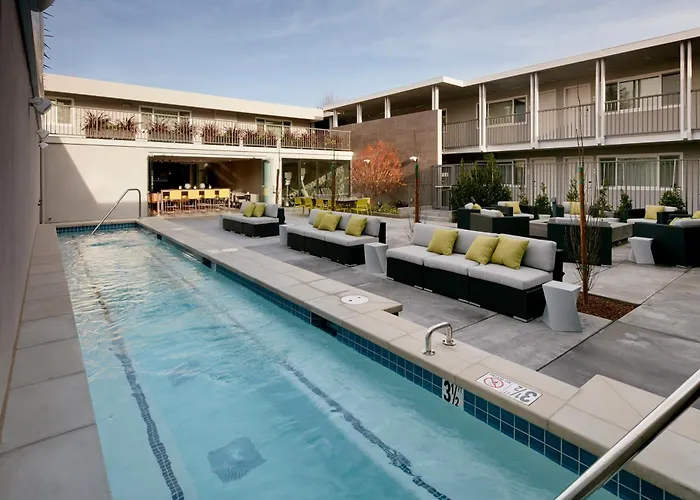 Hotel Lucent