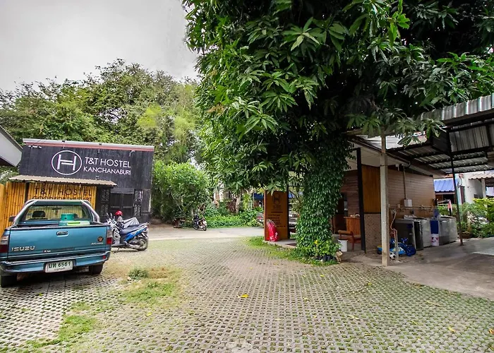 T & T Hostel Kanchanaburi