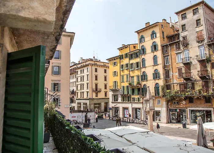 Aurelia Luxury - Piazza delle Erbe