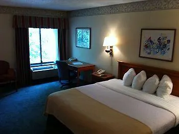 Holiday Lodge Hotel