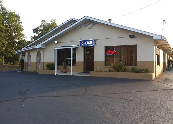 Loyalty Inn Rockingham