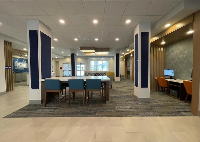 Holiday Inn Express & Suites - Ft. Smith - Airport By Ihg