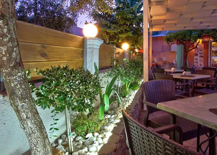 Makis Louvlis Apartments