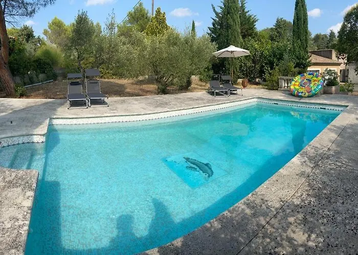 Chambre indépendante avec terrasse privée et piscine