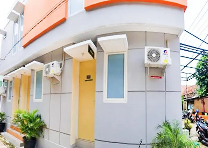 Muzdalifa Syariah Near Alun Alun Gresik Mitra Reddoorz