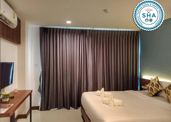 Louis' Runway View Hotel - Sha Extra Plus