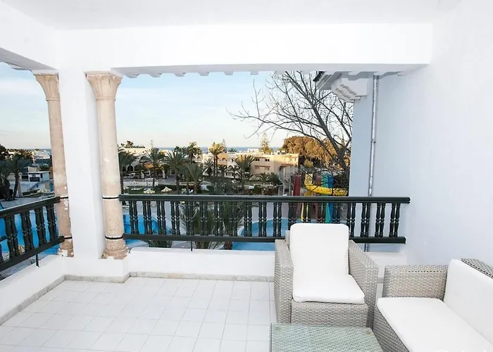 Riviera Hotel - Family Only