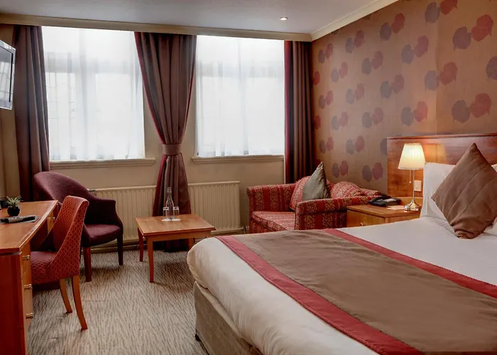 Crown & Mitre Hotel
