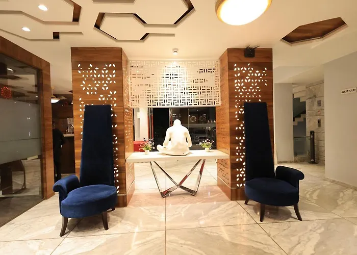 Hotel Rs Exclusive Stay & Fine Dine - Near To Akola Junction