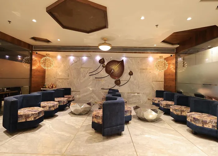 Hotel Rs Exclusive Stay & Fine Dine - Near To Akola Junction
