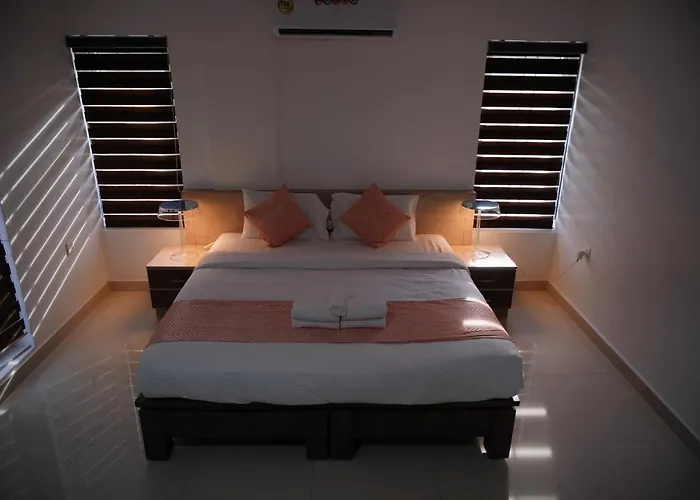 Chandra Inn