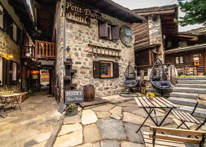 Hotel Petit Dahu - Chambres et Restaurant
