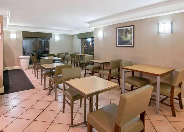 La Quinta Inn By Wyndham San Antonio Market Square