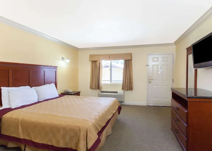 Travelodge By Wyndham Brea