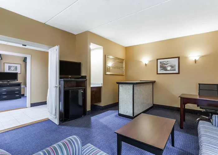 Ramada By Wyndham Newburgh/West Point