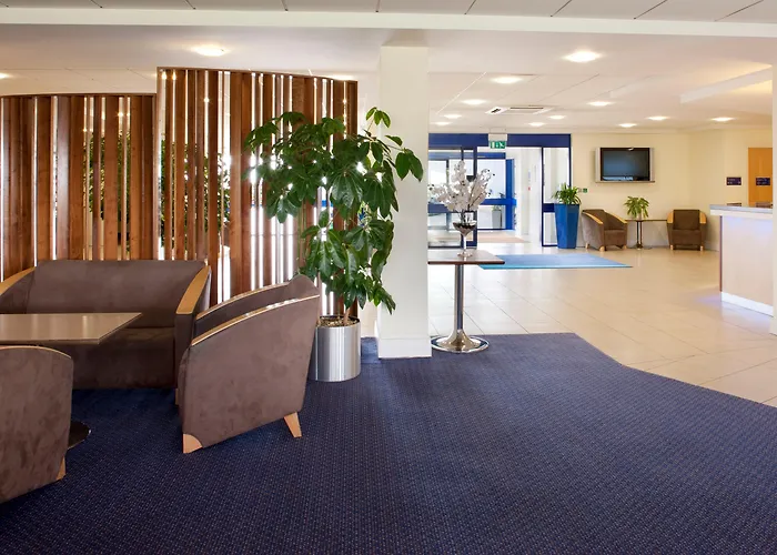 Holiday Inn Express Cardiff Airport, An Ihg Hotel