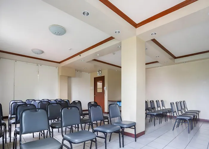 Oyo 210 Apple Tree Suites
