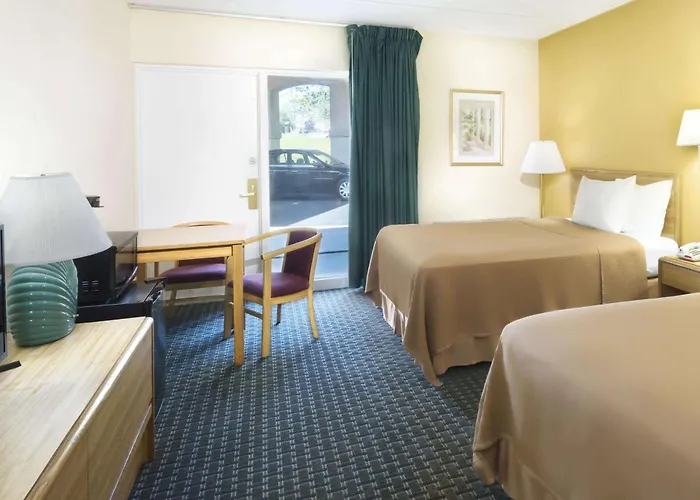 Howard Johnson By Wyndham Newburgh