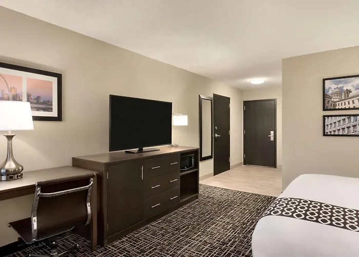 La Quinta Inn & Suites By Wyndham St Louis Route 66