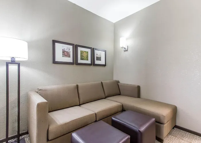 Comfort Suites West Omaha