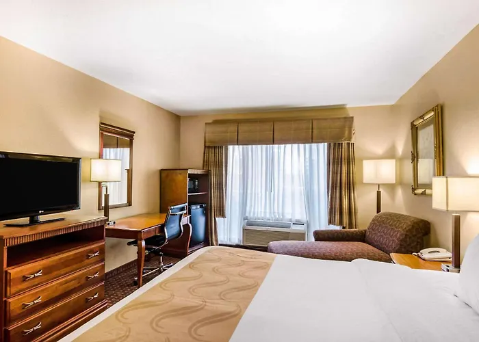 Quality Inn & Suites Carthage Near Precious Moments Chapel