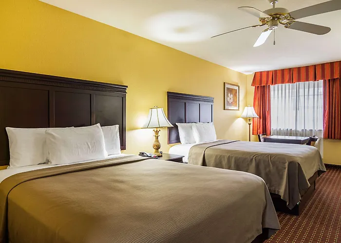 Econo Lodge Inn & Suites Bryant