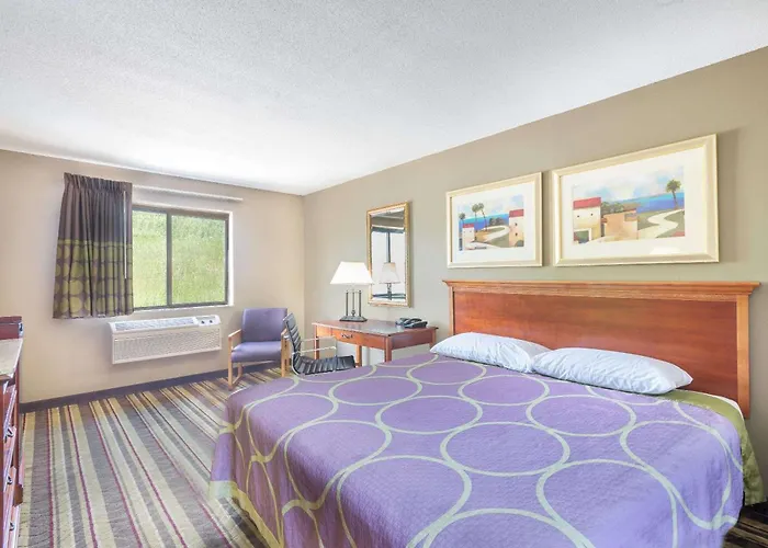 Super 8 By Wyndham Tilton/Lake Winnipesaukee