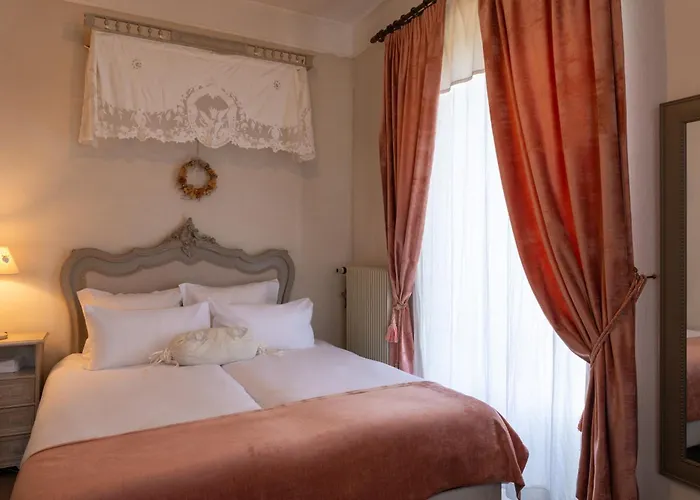 Hotel The Originals Domaine de Beaupré - Room Service Disponible