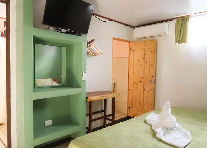Hotel Hoja De Oro Corcovado