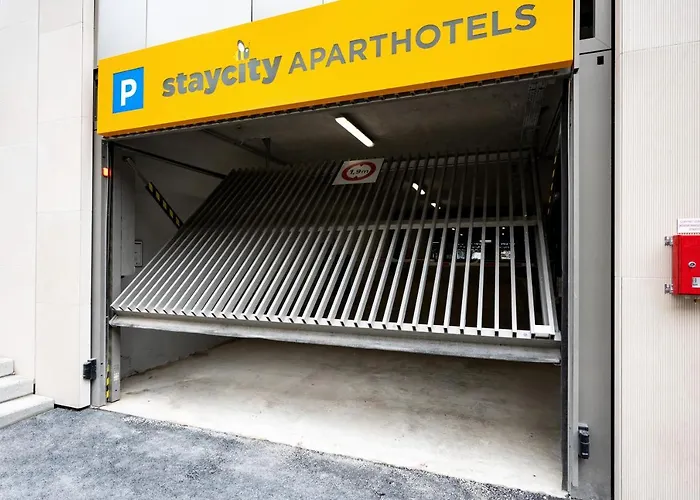 Staycity Aparthotels Paris La Defense