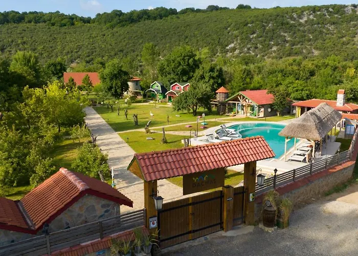 Dachas Cove Hotel