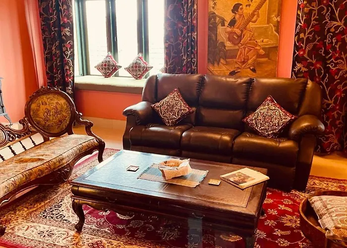 Habba Kadal Kashmiri Heritage Hotel & Hub