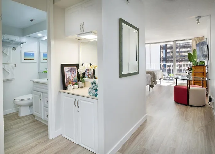 Prime Location - Waikiki Full Kitchen& Laundry