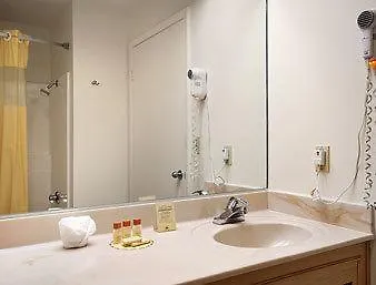 Days Inn By Wyndham Riverside Tyler Mall
