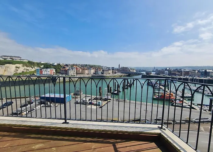 La Tour Aux Crabes Pres De La Plage