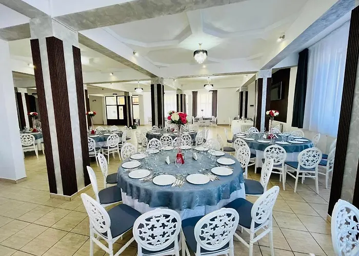 Hotel Tata Si Fii