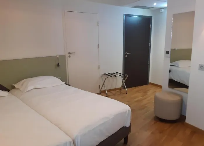 Logis Hotel du Parc-Restaurant - Le Rouget de Lisle
