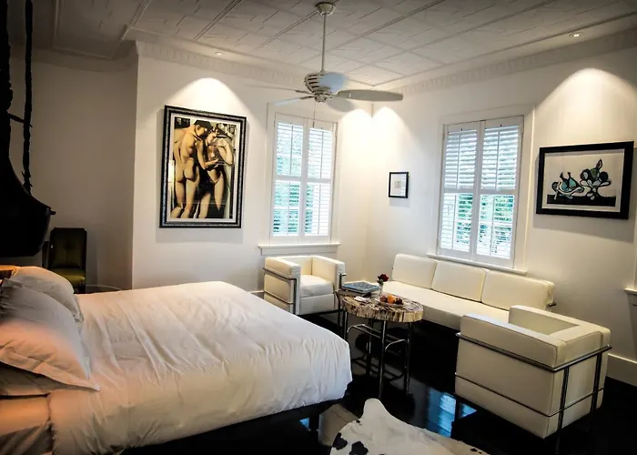 Circa 1936 Art Hotel