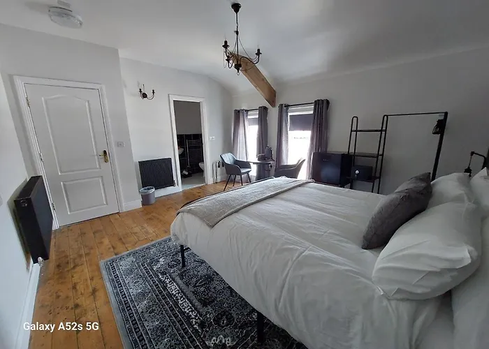 Londonderrys Bar And Accommodation