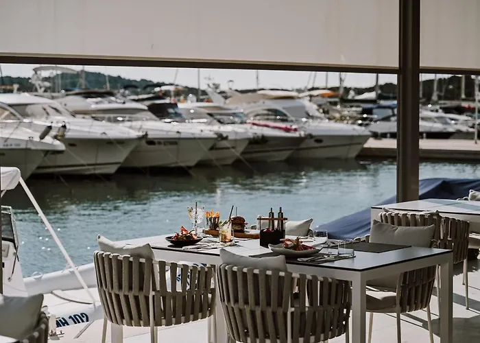 Hotel Stomorin-Marina Hramina