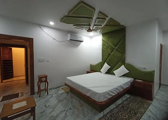 Hotel Maheshwar Darshan