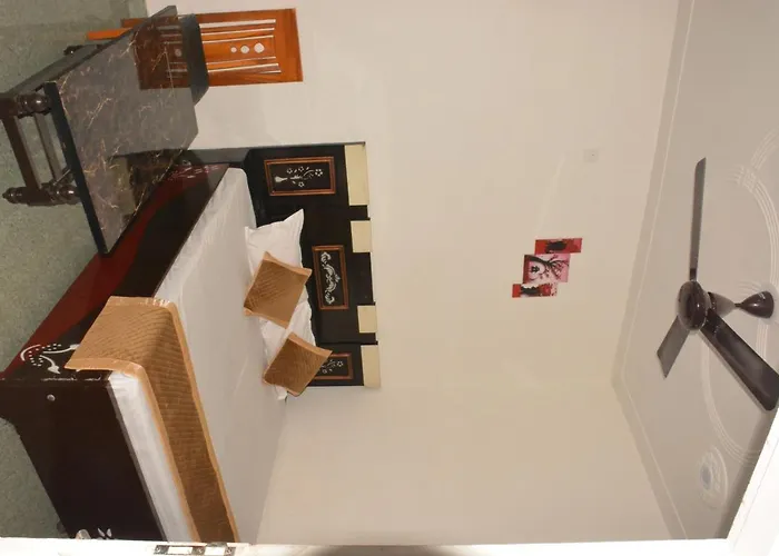 Hotel Holiday